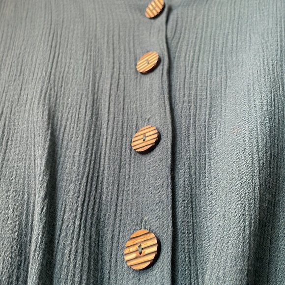 Vintage green short sleeve button blouse with tie detail by Sharon Anthony! - Picture 2 of 7